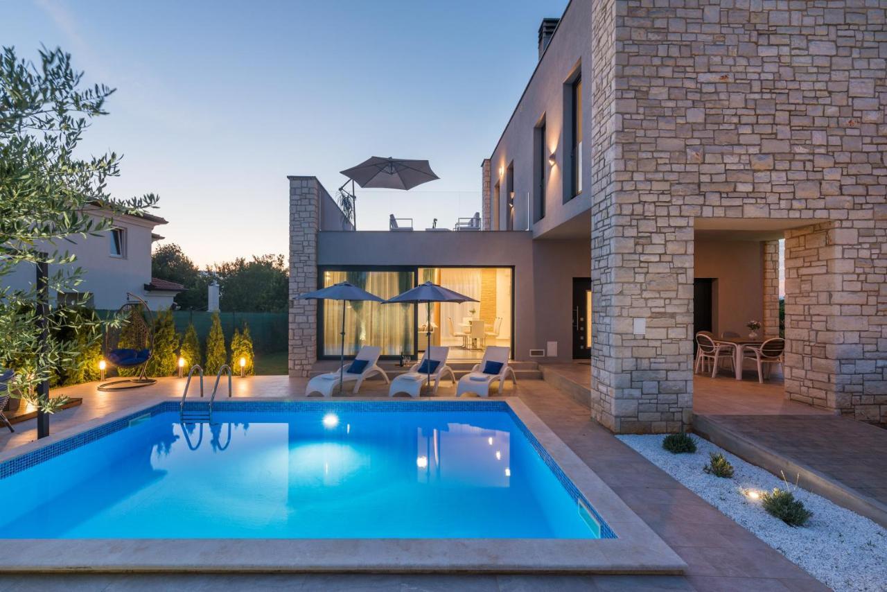 Villa Selest Умаг Екстериор снимка
