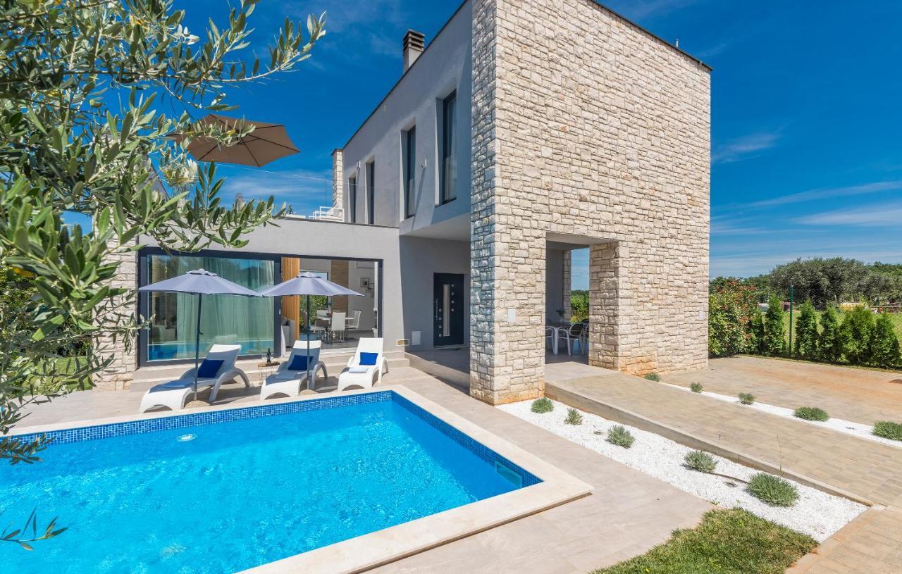 Villa Selest Умаг Екстериор снимка