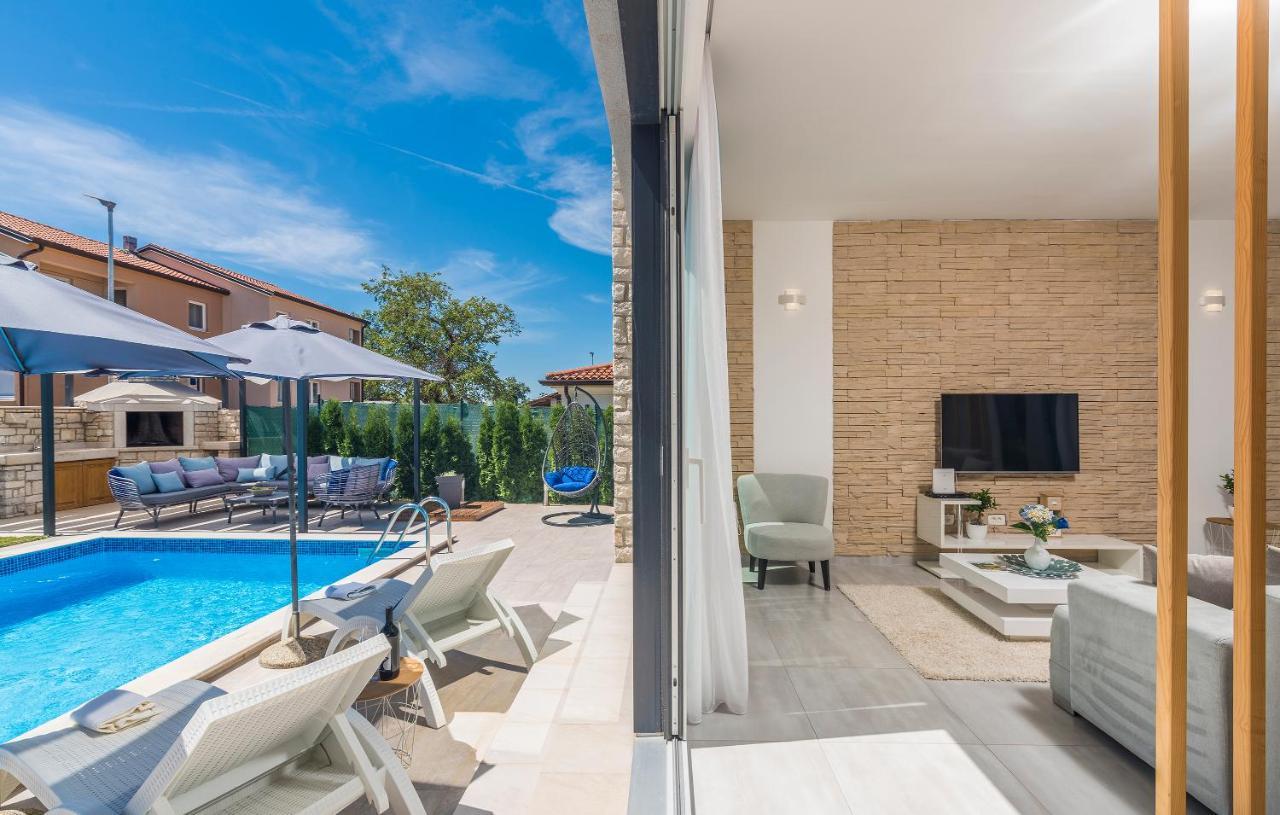 Villa Selest Умаг Екстериор снимка