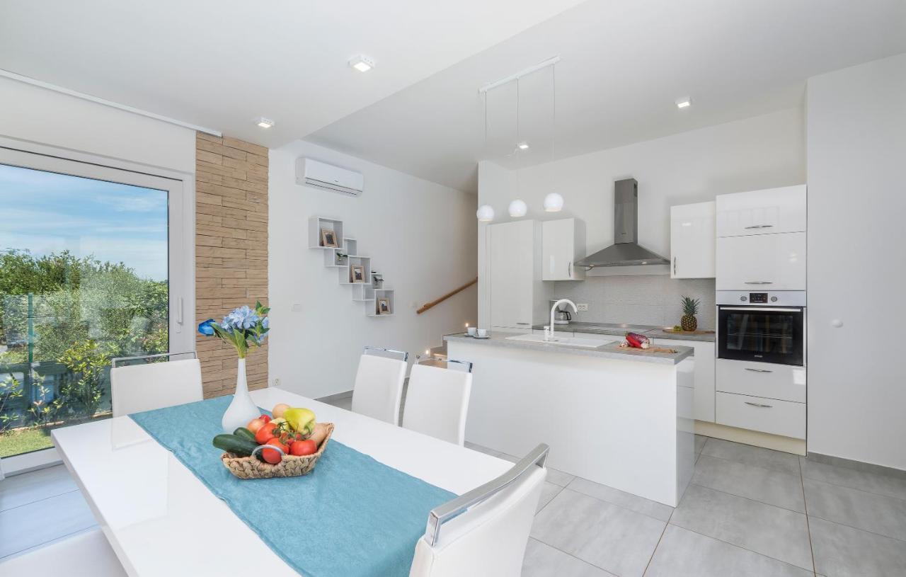 Villa Selest Умаг Екстериор снимка