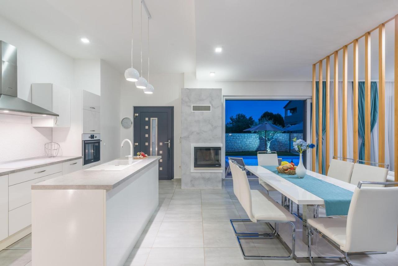 Villa Selest Умаг Екстериор снимка